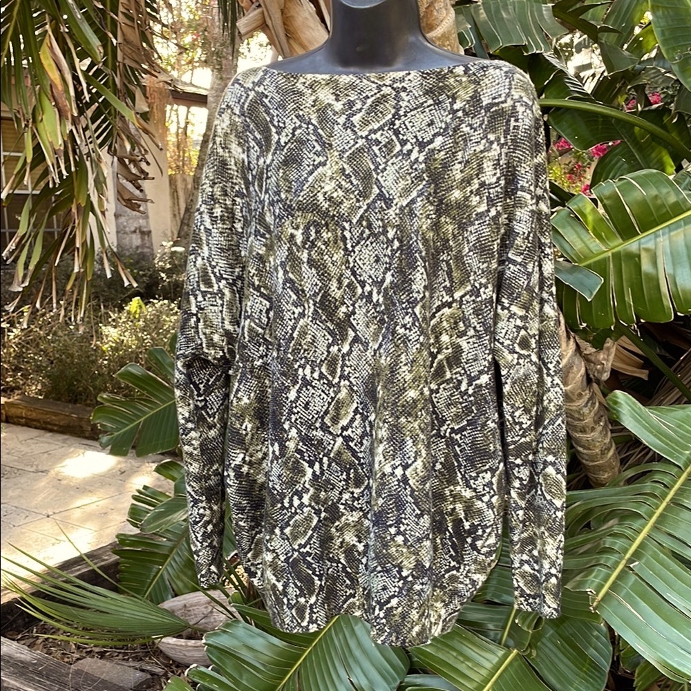 Lafayette 148 100% cashmere  snake print sweater
